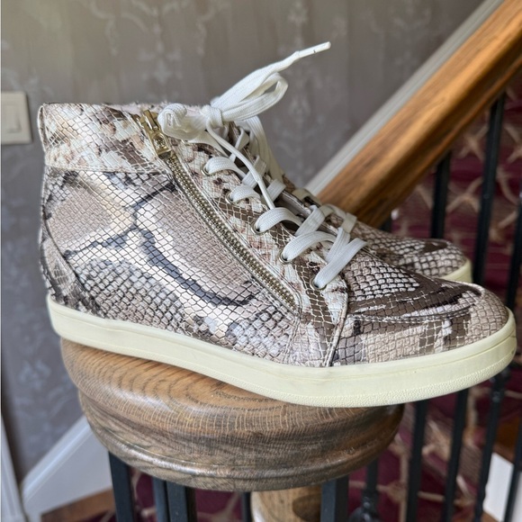 Call it Spring ladies vegan high tops snake print size 9 excellent condition - Picture 11 of 16
